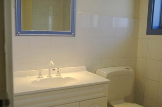 Downstairs Bathroom (2005-09-22)