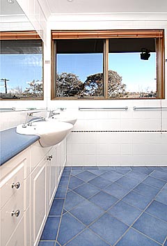 Bathroom (2004-08-26)