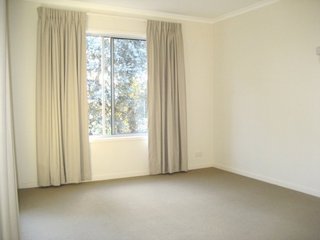 Bedroom (2011-11-28)