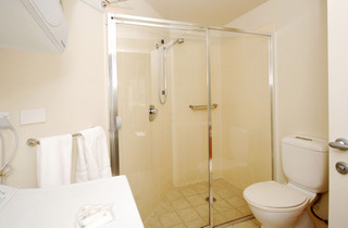 Main bathroom (2010-09-29)