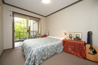 Bedroom 2 (2011-04-07)
