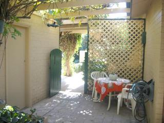 Side of house (2005-05-20)
