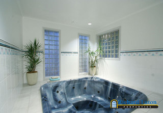 Spa Room (2006-05-18)