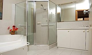 Bathroom (2003-10-08)