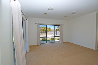 Lounge Room (2015-09-15)