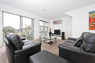 Lounge Room (2011-04-22)
