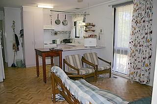 Family to kitchen (2004-11-24)