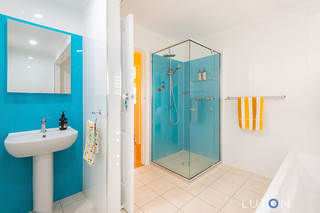 Main bathroom (2019-05-02)
