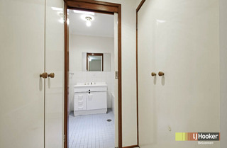 Two Way Bathroom (2011-02-09)