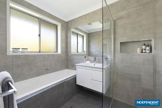 Main bathroom (2017-10-25)