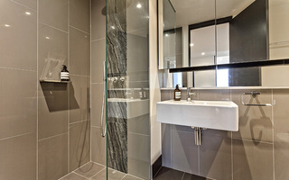 Main Bathroom (2018-02-23)