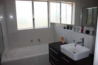 Bathroom (2013-02-04)