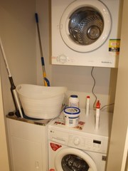 Laundry off bathroom (2017-11-01)