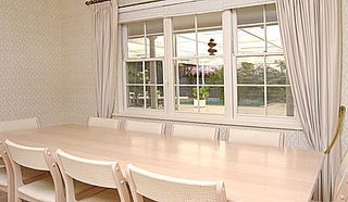 Formal dining (2003-11-14)