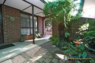 Courtyard (2006-05-15)