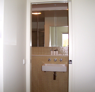 Bathroom (2006-05-01)