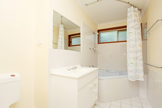 Bathroom (2011-03-17)