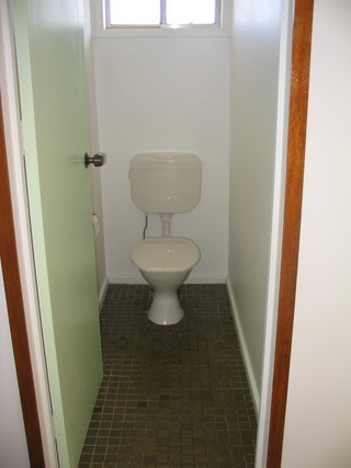 Toilet (2004-04-02)