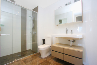 Bathroom (2014-09-22)