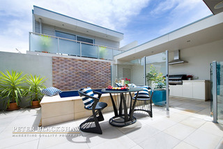 Courtyard (2014-11-26)