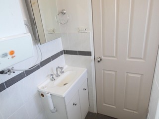 Bathroom (2017-11-21)