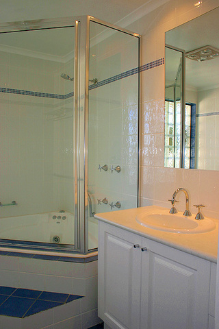 Bathroom (2005-08-03)