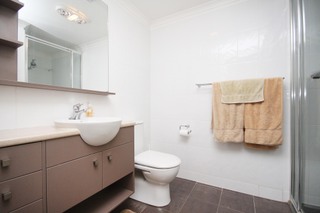 Bathroom (2010-11-17)