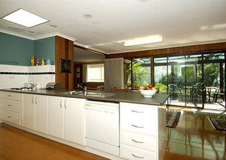 Kitchen to meals (2005-12-22)