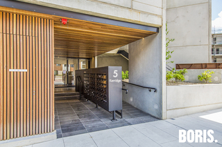 Building entrance (2017-11-24)