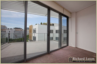 Balcony (2010-11-18)