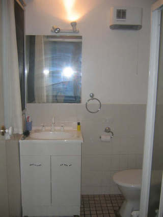 Bathroom (2007-10-16)