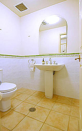 Bathroom (2003-12-04)