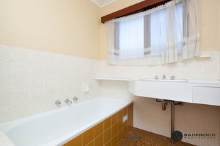 Bathroom (2010-10-28)