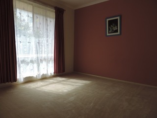 Bedroom 1 (2014-04-03)