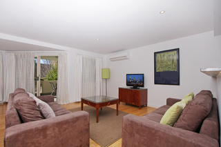 Lounge Room (2015-08-05)