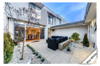 Rear courtyard (2013-10-02)