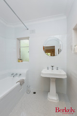 Bathroom (2015-02-18)