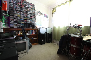 Bedroom 2 (2011-02-09)