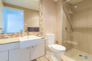 Bathroom (2015-09-07)