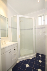 Bathroom (2014-01-23)