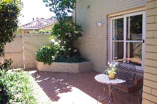 Courtyard (2002-11-04)