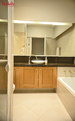 Bathroom (2014-02-18)