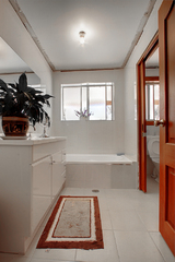 Master Bathroom (2010-10-27)