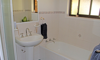 Bathroom (2014-07-19)