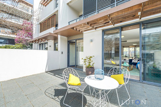 Front Courtyard (2017-09-14)