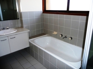 Bathroom (2010-08-05)