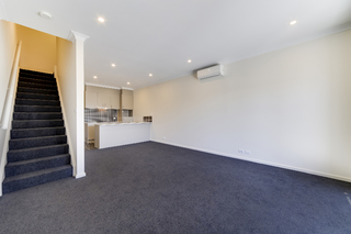 Lounge Room (2016-12-08)