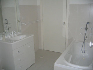 Guest bathroom (2005-05-22)
