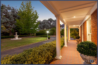 Courtyard (2014-06-26)