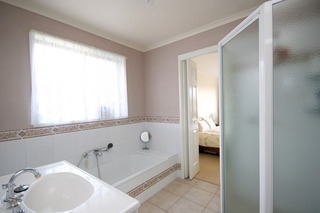 Bathroom (2007-12-06)